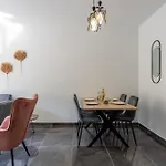 Powder's 1-bedroom Retreat In Mackenzy, *