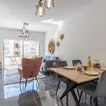 Daire Powder's 1-bedroom Retreat In Mackenzy,