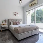 Powder's 1-bedroom Retreat In Mackenzy, Apartmán Larnaca