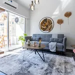 Powder's 1-bedroom Retreat In Mackenzy, Daire