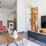 Powder's 1-bedroom Retreat In Mackenzy,