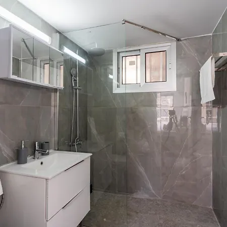 Powder's 1-bedroom Retreat In Mackenzy,