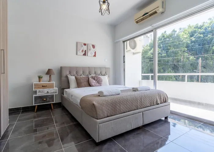 Powder's 1-bedroom Retreat In Mackenzy, Apartamento Lárnaca