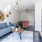 Powder's 1-bedroom Retreat In Mackenzy, Lejlighed Larnaca