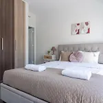 Powder's 1-bedroom Retreat In Mackenzy, Lejlighed