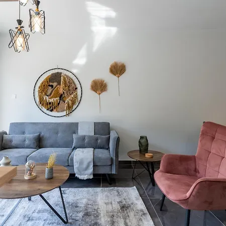 Powder's 1-bedroom Retreat In Mackenzy,