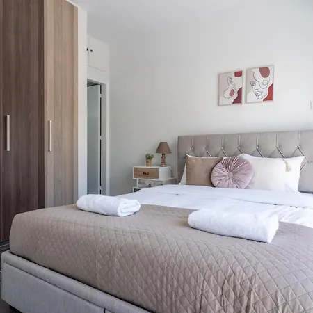 Powder's 1-bedroom Retreat In Mackenzy, Apartment