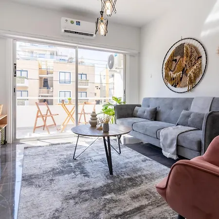 Powder's 1-bedroom Retreat In Mackenzy, Apartment Larnaca