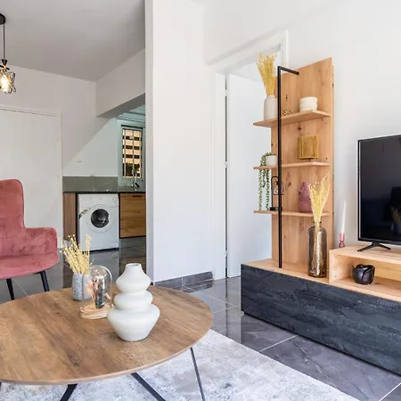 Powder's 1-bedroom Retreat In Mackenzy,