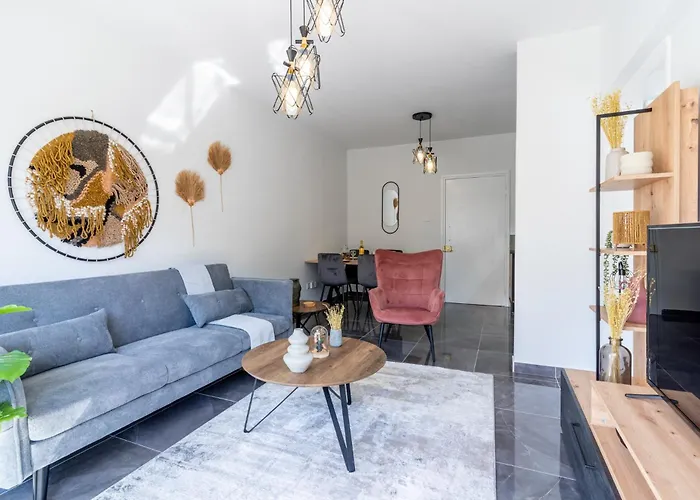 Powder's 1-bedroom Retreat In Mackenzy, דירה לרנקה