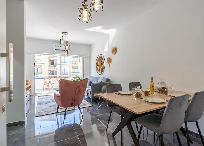 דירה Powder's 1-bedroom Retreat In Mackenzy,