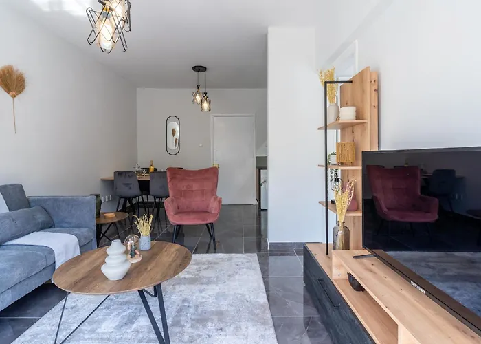 Апартаменти Powder's 1-bedroom Retreat In Mackenzy, Ларнака