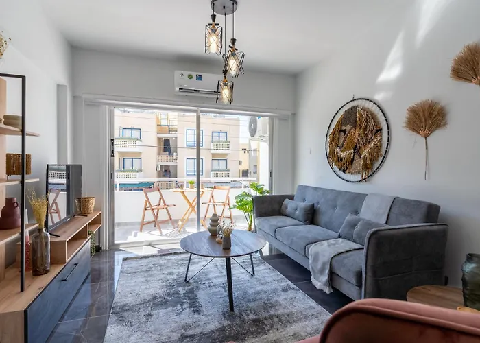 Powder's 1-bedroom Retreat In Mackenzy, Апартаменти Ларнака